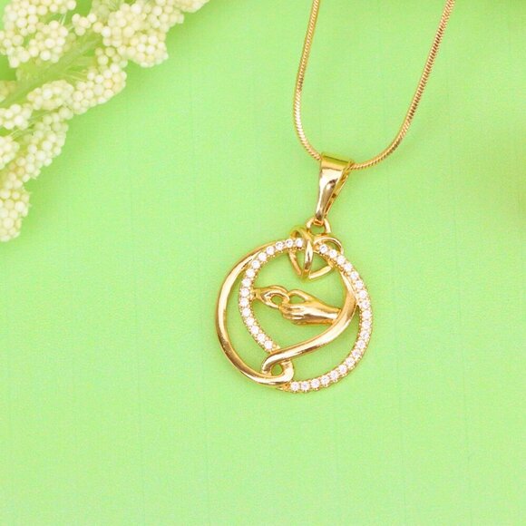 "Graceful Hand & Heart Rose Gold Pendant – Sparkling Circle Design, XPPT1554 - Picture 11 of 13